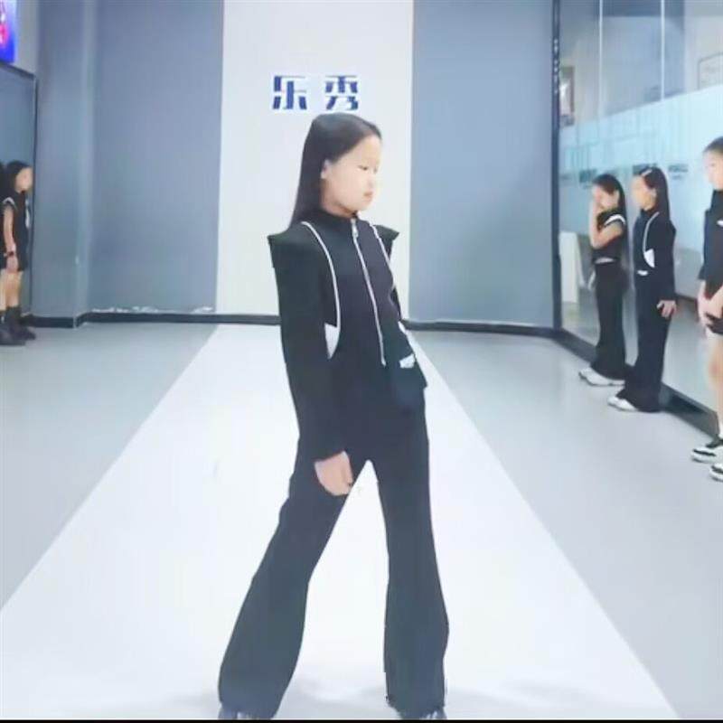 热销儿童模特形体走秀潮服v女童酷潮服高端车模T台服装长袖套装演