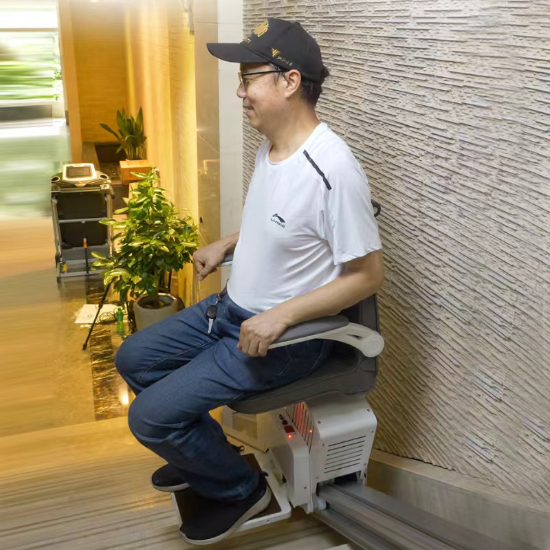 楼道座椅电梯别墅家用电动爬楼机老人上楼代步神器直线楼梯升降机