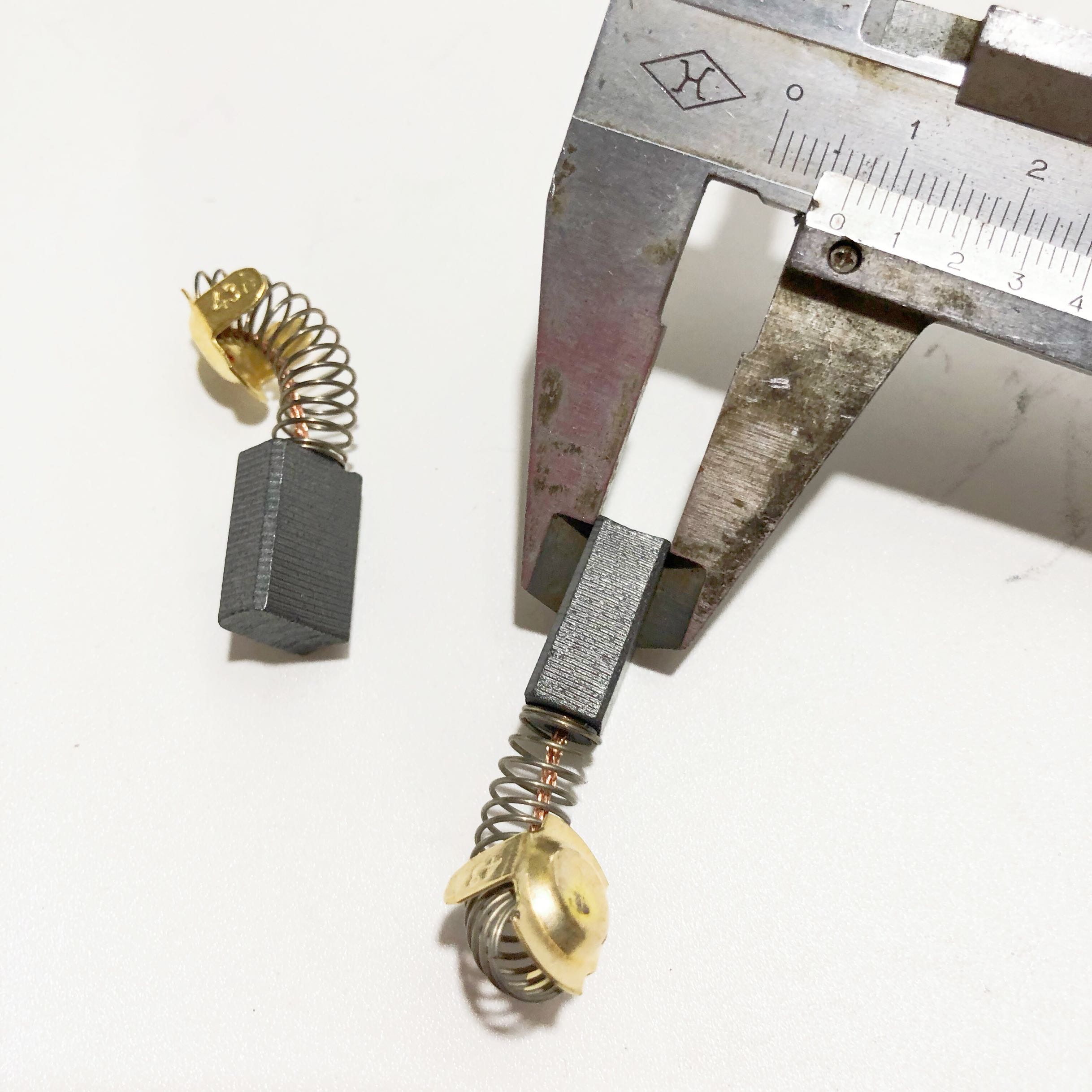 43 303切割机云石机电圆s锯碳刷7*11*17 5*11*17电动工具用电刷