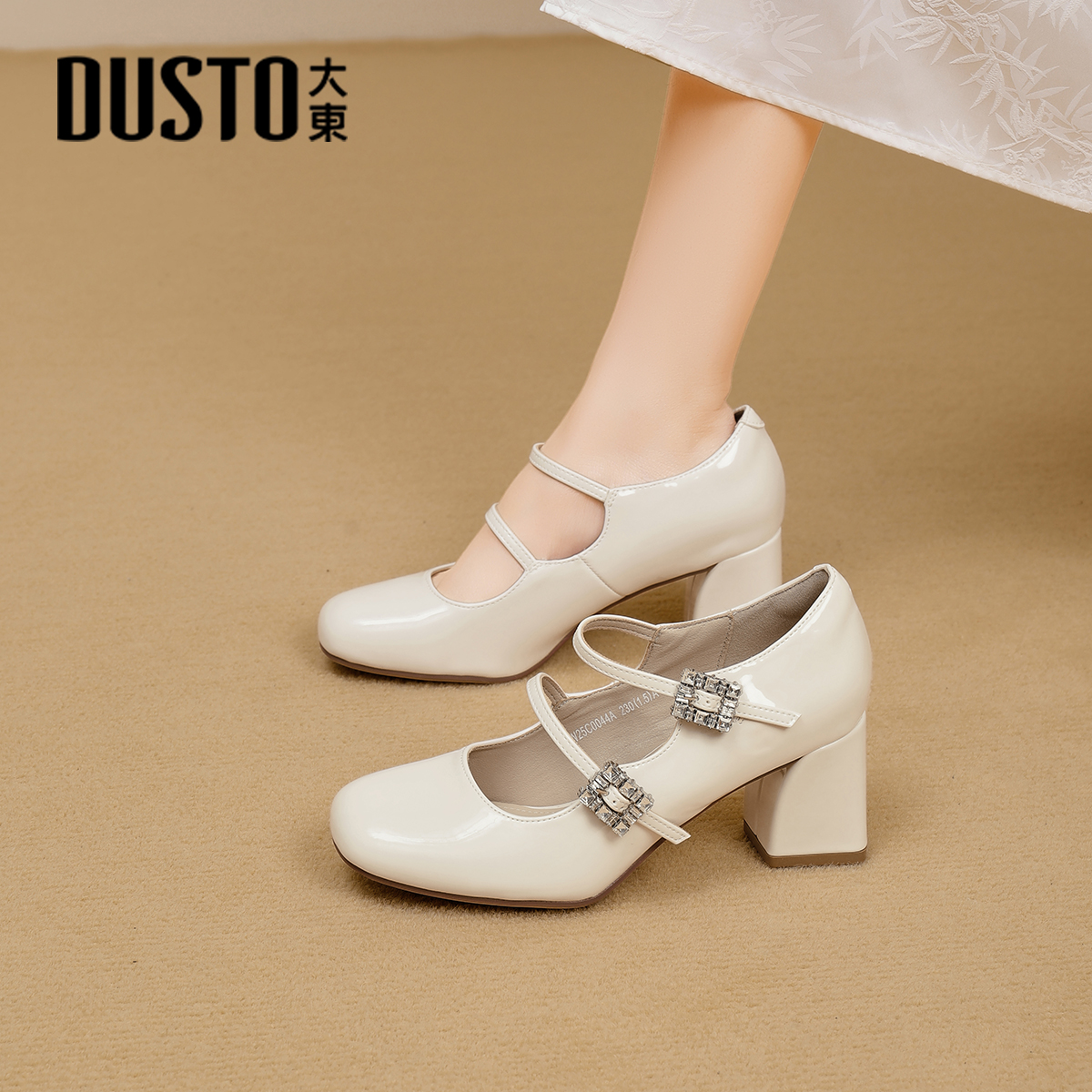 大东官方正品米白色玛丽珍高跟鞋