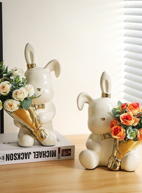 新品创意暴力熊捧花摆件家居客厅装饰品办公室桌面V可爱陶瓷艺术