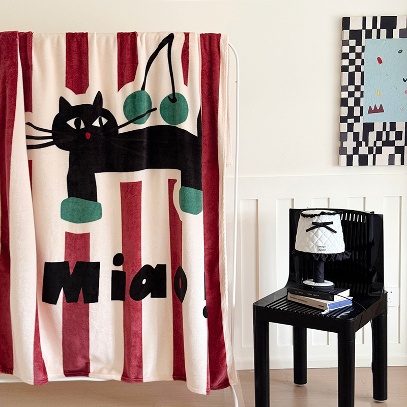 韩国设计师款萌趣卡通牛奶绒毛毯