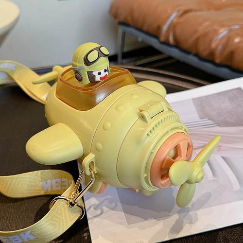 夏天吸管杯子时尚小飞机造型公仔水壶可爱幼儿园学生吸管杯便携