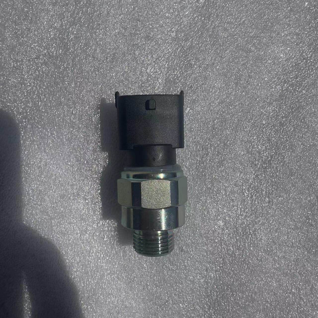潍柴发动机配件机油塞4插 丝口18