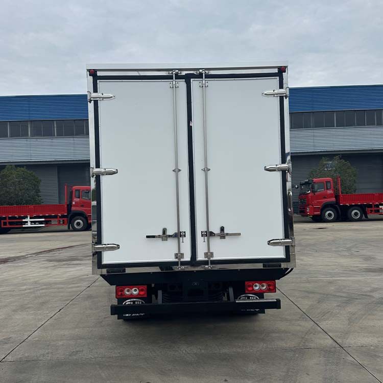 东风福瑞卡冷藏车8.6米冷藏车海鲜冷藏保温车厂家直供