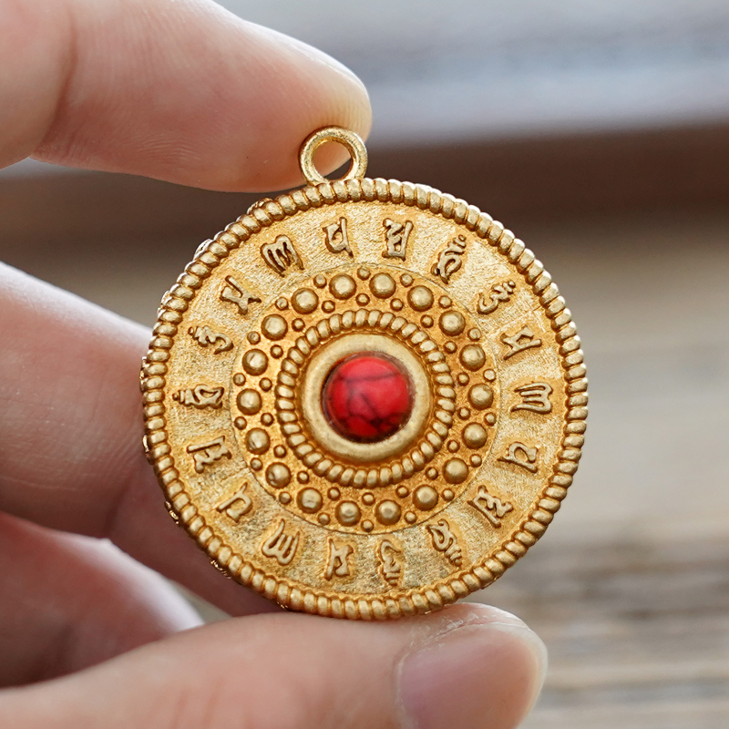 极速尼泊尔工艺黄铜饰品三t行六字真言嘎乌盒圆形吊坠随身楞严咒