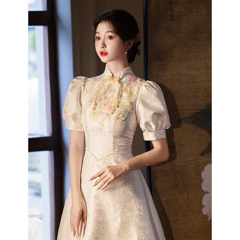 速发新可式高端气质白订旗袍色婚礼服裙日常中穿新娘敬酒服回门连