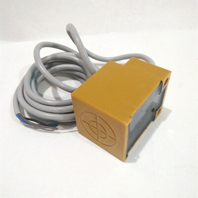 现货ZLJ-C40-20APA方形接近开关常开PNP直流三线传感器PB-NB-PC