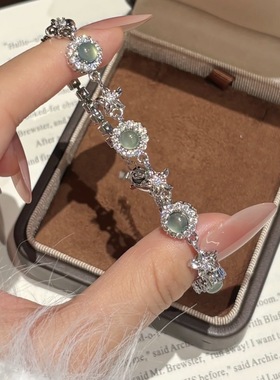 韩版精致锆石花朵手链轻奢感气质手环时尚小众设计感百搭手饰