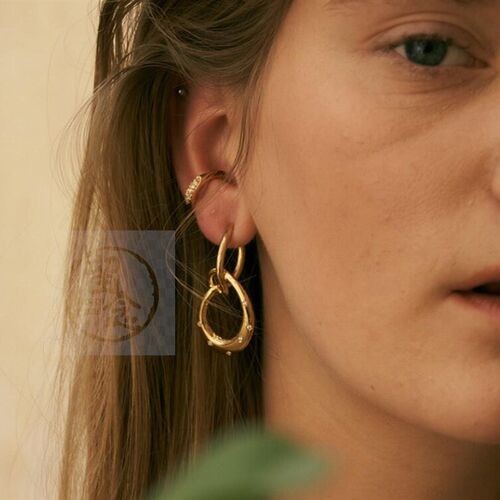 极速。Jewelry niche desigun metal cool wind circle diamond e