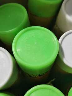 极速铁笔蜡纸工农牌有两桶,警钟牌有两桶,灯塔Q牌有14桶都是通用