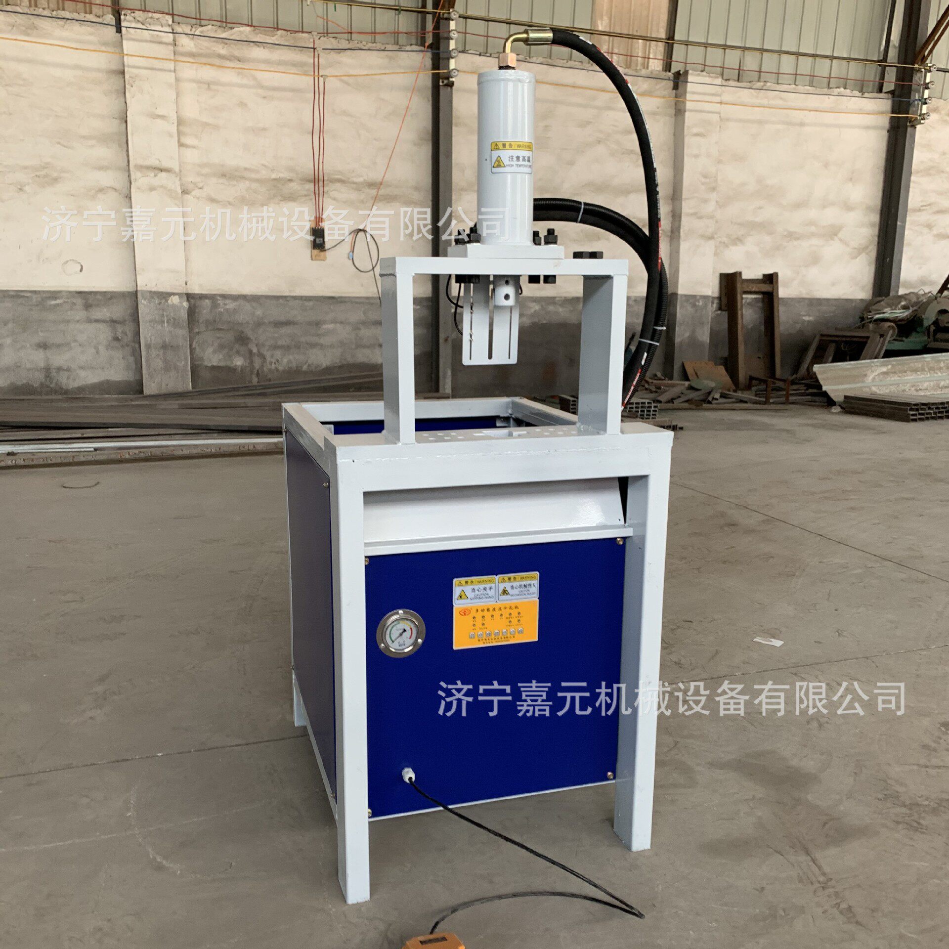 方管圆管冲孔机楼梯扶手加工圆管冲马蹄口机门窗合金钢管冲弧机