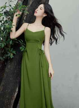 海边度假吊带连衣裙高级感夏季2025新款法式收腰气质系带绿色裙子