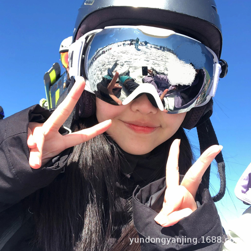 厂家批发球面滑雪眼镜户外登山防风沙雪盲护目镜可卡近视滑雪镜男