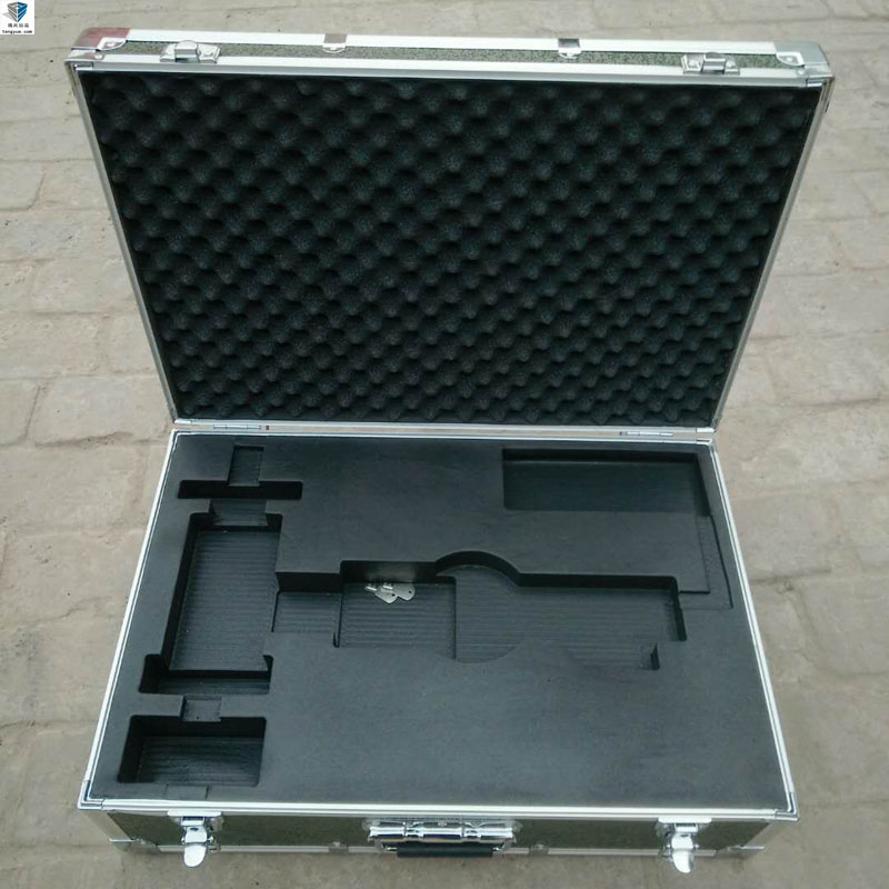 极速定做绿色工具仪器拉杆手提箱航空密I码铝箱定制演出道具箱内