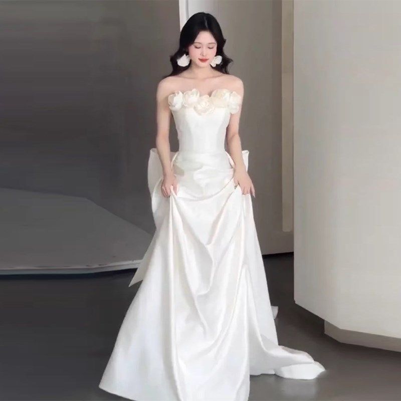 现货速发韩式抹胸轻婚纱简约高级超仙出门纱白色缎面拖尾新娘结婚