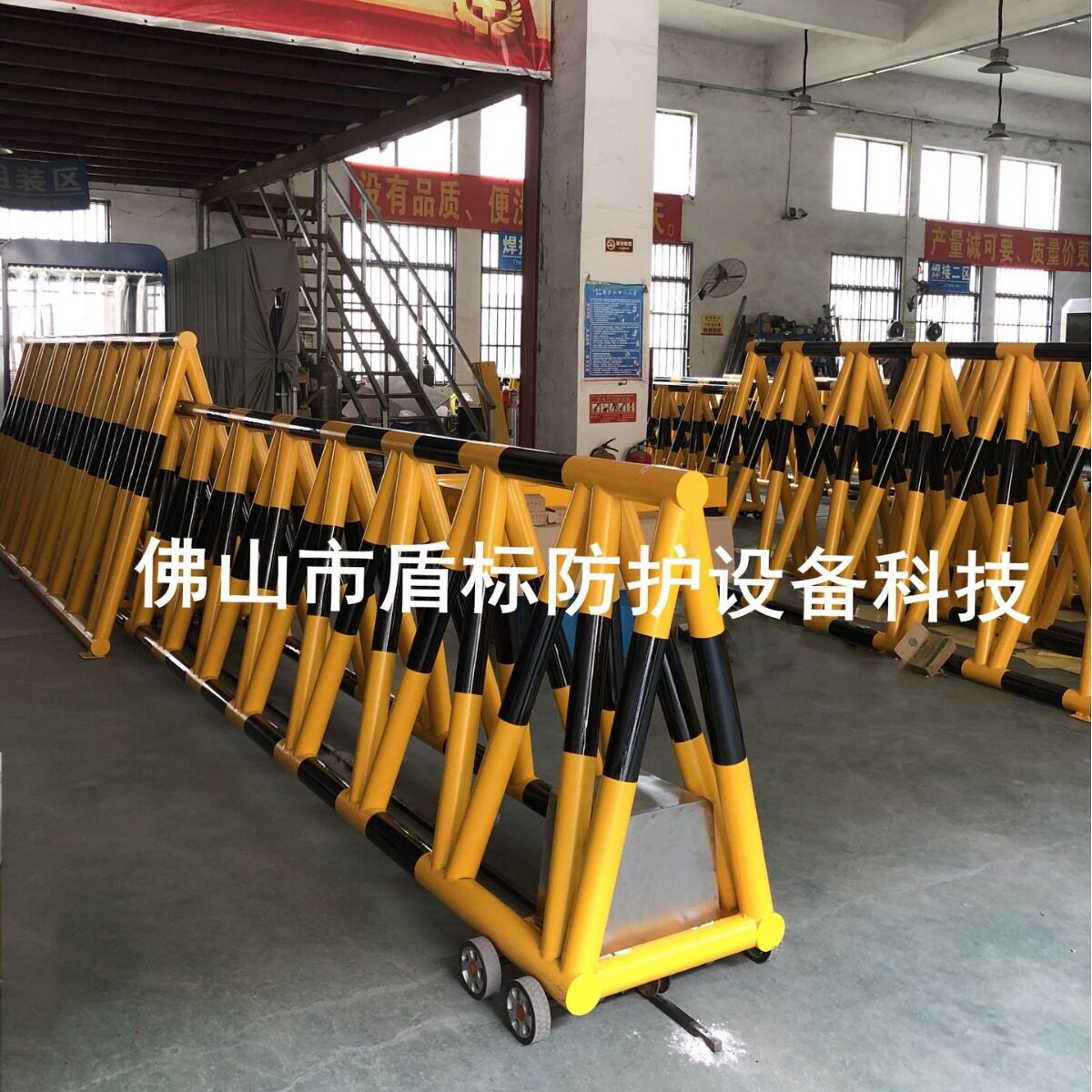厂家直销防撞移动拒马护栏交通挡车隔离拦移动滑轮不锈钢带刺路障