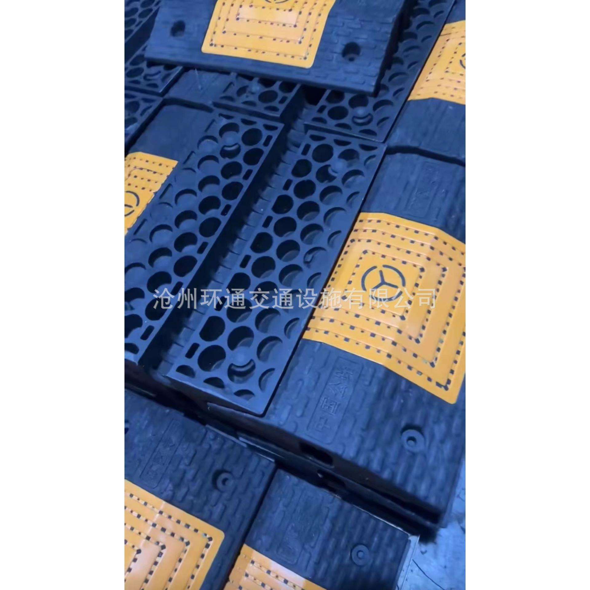 橡塑减速带尼龙减速板道路车库PVC限速缓冲带减速垄减震带减速带