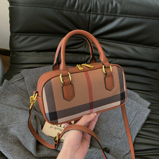格子帆布包女2026新款包包真皮格纹波士顿枕头包小手提单肩斜挎包