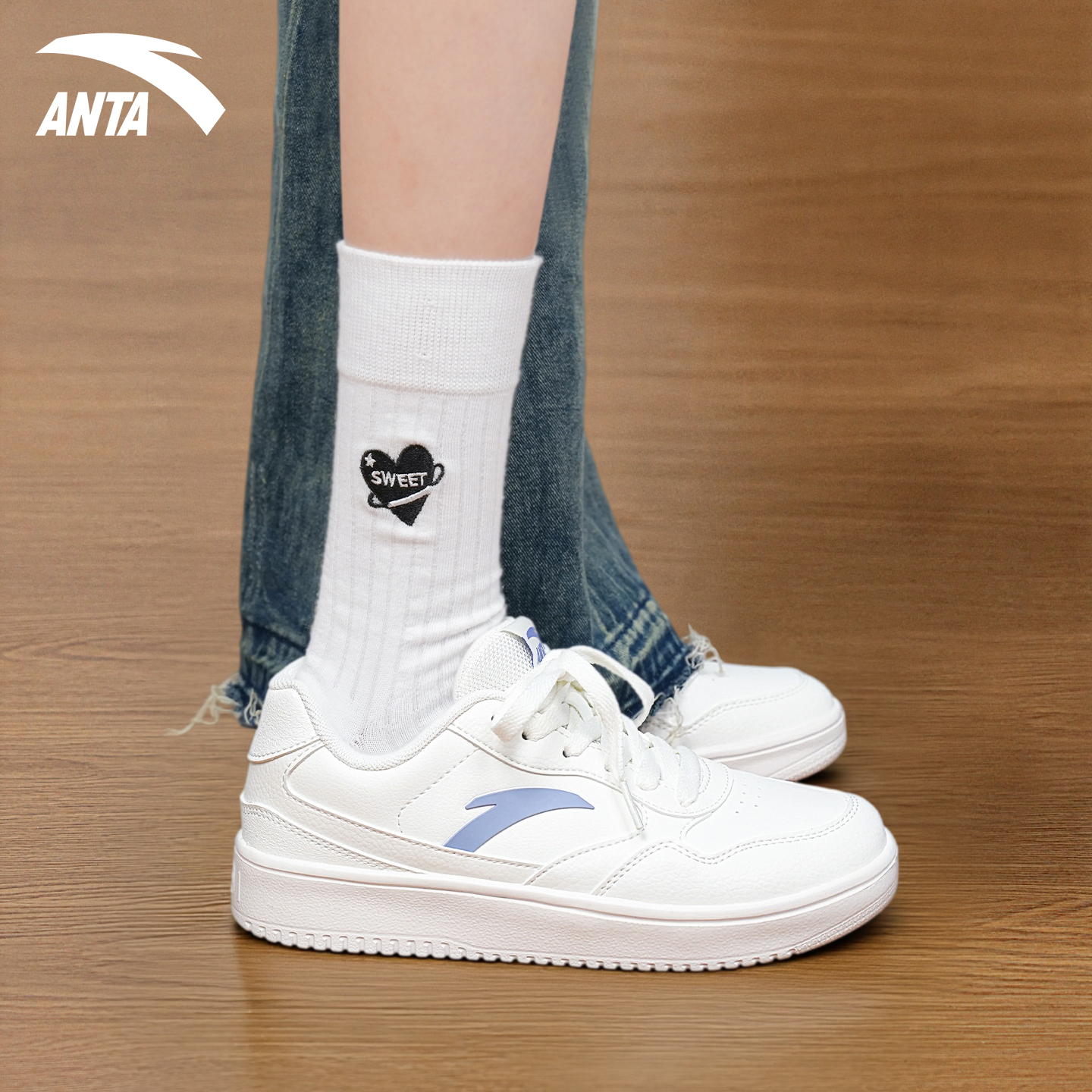 安踏轻程板鞋女鞋低帮休闲小白鞋