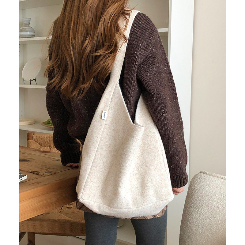 2025跨境高级感含羊毛单肩包时髦纯色冬季出街穿搭羊绒女士包包