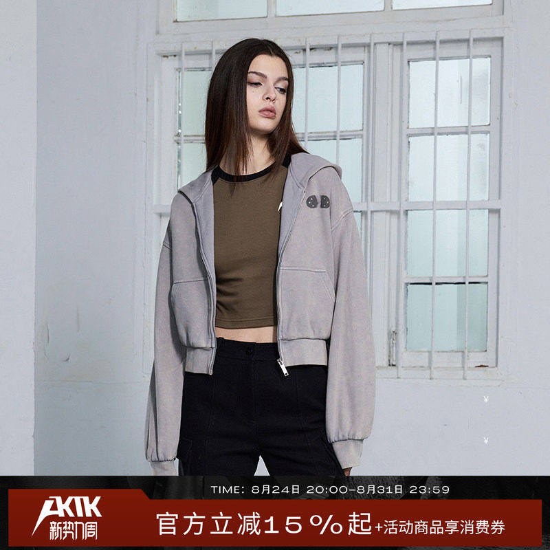AKTK卫衣 2024冬季新品 炒色锁扣印花纯棉连帽短卫衣女修饰线条图片