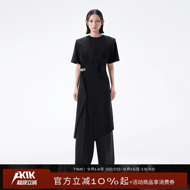 ANNK 2022春夏新款 小众设计 金属扣高开叉垫肩短袖上衣图片
