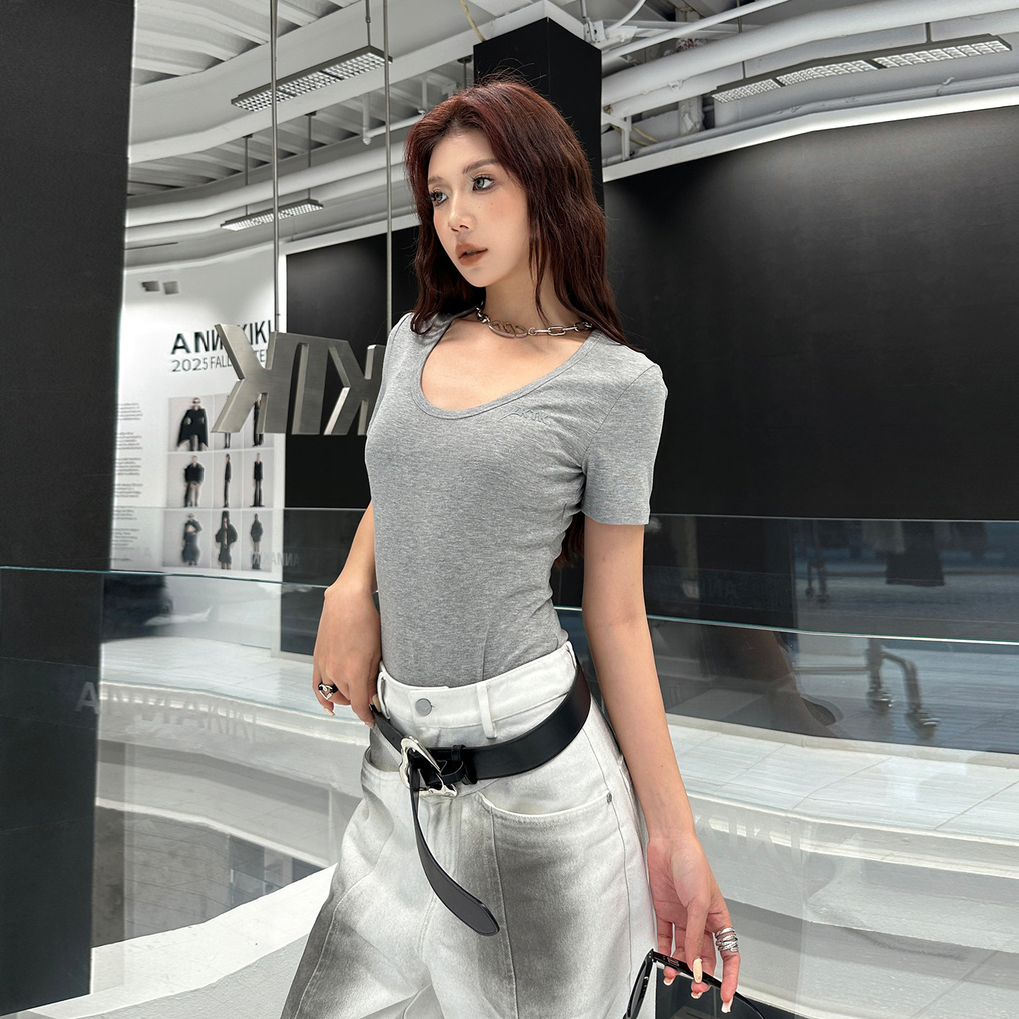 AKTK合金皮牌宽口U领黑色连体修身显瘦短袖上衣女夏2026新款