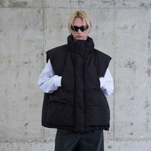 AKTK2024冬季新品 宽松舒适纹理感金属扣刺绣羽绒马甲女款