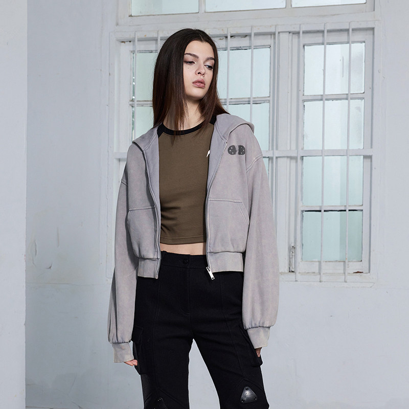 AKTK卫衣 2024冬季新品 炒色锁扣印花纯棉连帽短卫衣女修饰线条图片