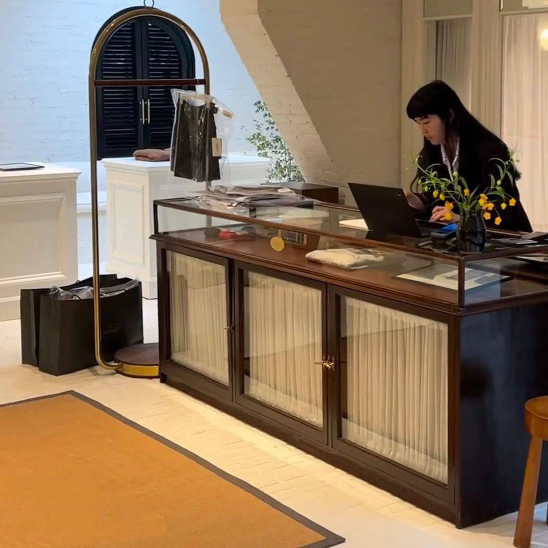 服装店中岛柜收银台展示柜中岛台陈列柜饰品店展示台中岛桌储物柜