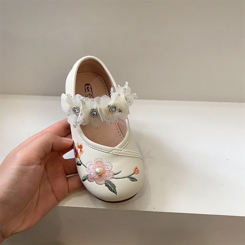 66的公主小屋童鞋子花朵刺绣春季新款浅口汉服鞋儿童单鞋