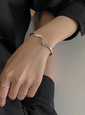 极简莫比乌斯手环ins冷淡风轻奢小众手镯气质时尚手链潮流饰品