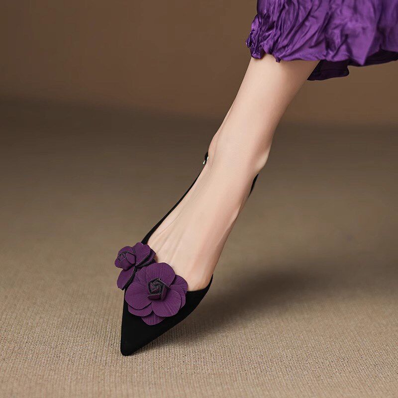 新品法式复古设计感紫色s花朵包头凉鞋女夏季绝美尖头平底侧空显