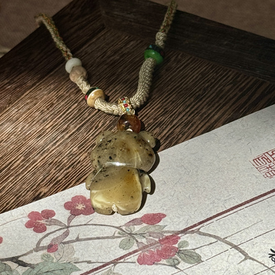 九紫离火佛宝护身琥珀蜜蜡植物珀奥利奥脏脏熊吊坠重5.50gNO.927