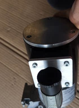 Lenze电机D-32699SSN40-1GVAR