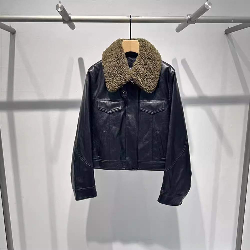 艾诺丝国内代购2025冬季时尚夹克羊羔毛翻领黑色皮衣外套AR104112
