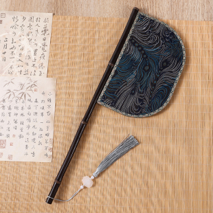 原创孔雀尾紫竹刀扇长柄异形刀把扇汉服走秀拍照大局遮面扇古风