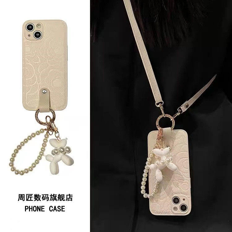 适用苹果16promax手机壳新款13小香风15pro山茶花14小狗挂饰17promax珍珠手链iPhone17斜挎12带挂绳全包女款