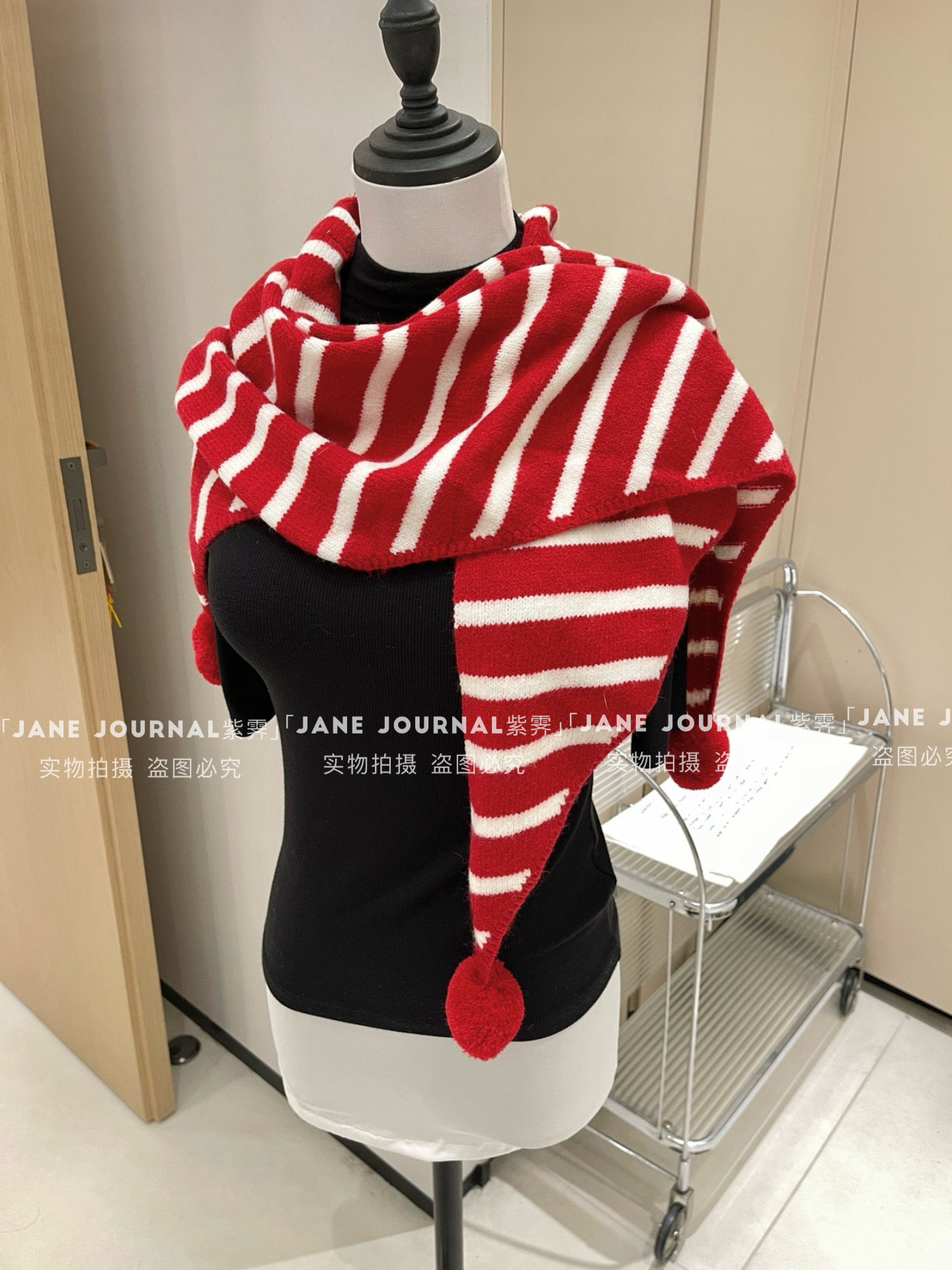 Jane·红色毛球条纹氛围感三角披肩针织女秋冬百搭保暖护颈软糯