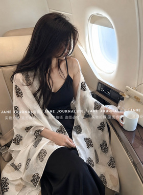 Jane·爱心豹纹印花老钱风披肩丝巾夏百搭空调房旅游外搭遮阳棉麻