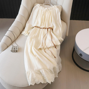 2026春季新款法式温柔蕾丝一字肩连衣裙女度假长裙系带收腰A字裙