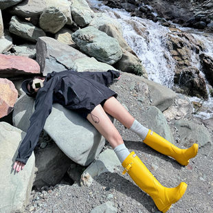 黄色长筒户外登山靴春夏女士高颜值雨靴防水防滑加绒保暖显瘦靴子
