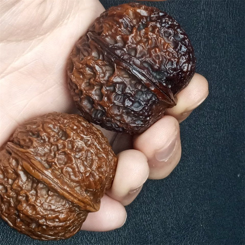 现货速发文玩云南铁核桃自然果落地元彩玩宝阴皮手把件男女士盘七