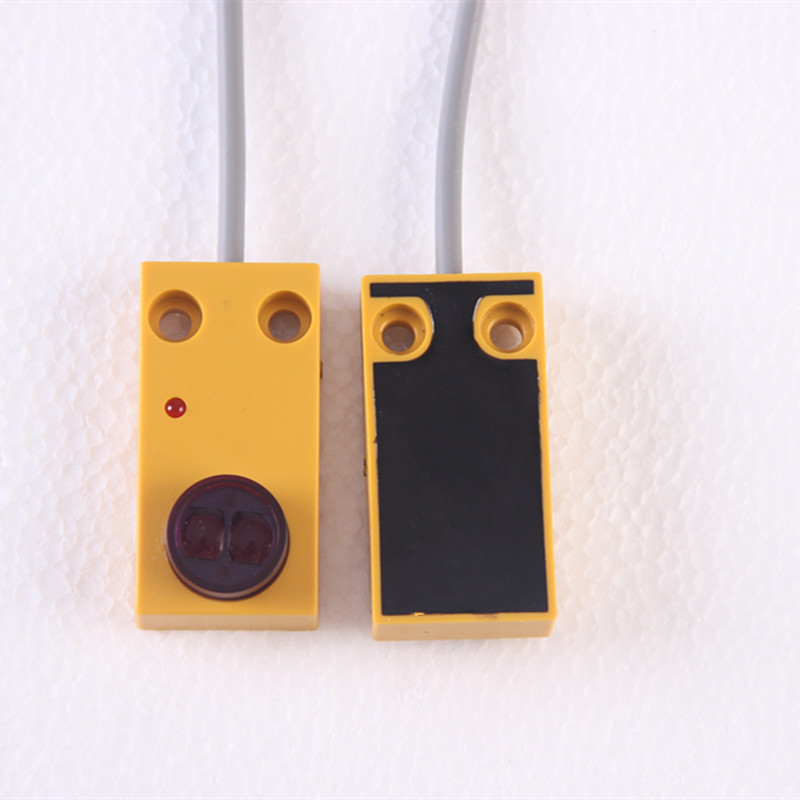 方形红外线感应光电开关E3F-DS30F1接近漫反射传感器NPN常开三线