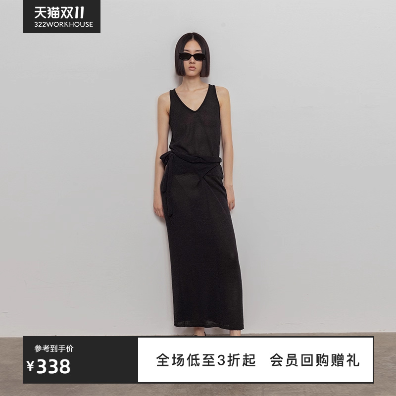 合体版型,圆角V型领口,简约利落