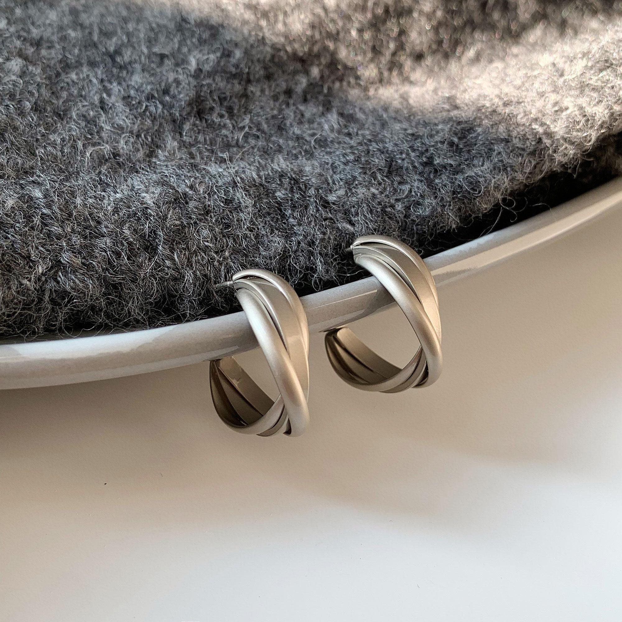 哑光磨砂交叉线条C型耳环2025新款爆款高级感小众独特气质耳钉女,饰品/流行首饰/时尚饰品新,耳环,淘宝优惠券,粉丝福利购,淘宝优惠卷