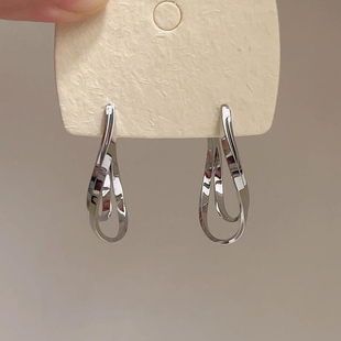 冷淡风金属感双层扭曲圆环耳钉女2026新款爆款高级感简约气质耳环