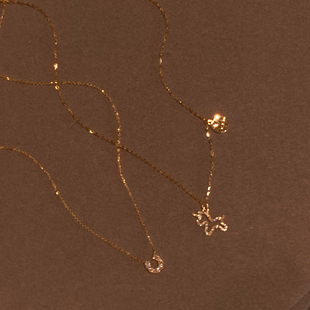 爆闪金色镂空小马圆牌项链女款2026新款马年本命年精致气质锁骨链