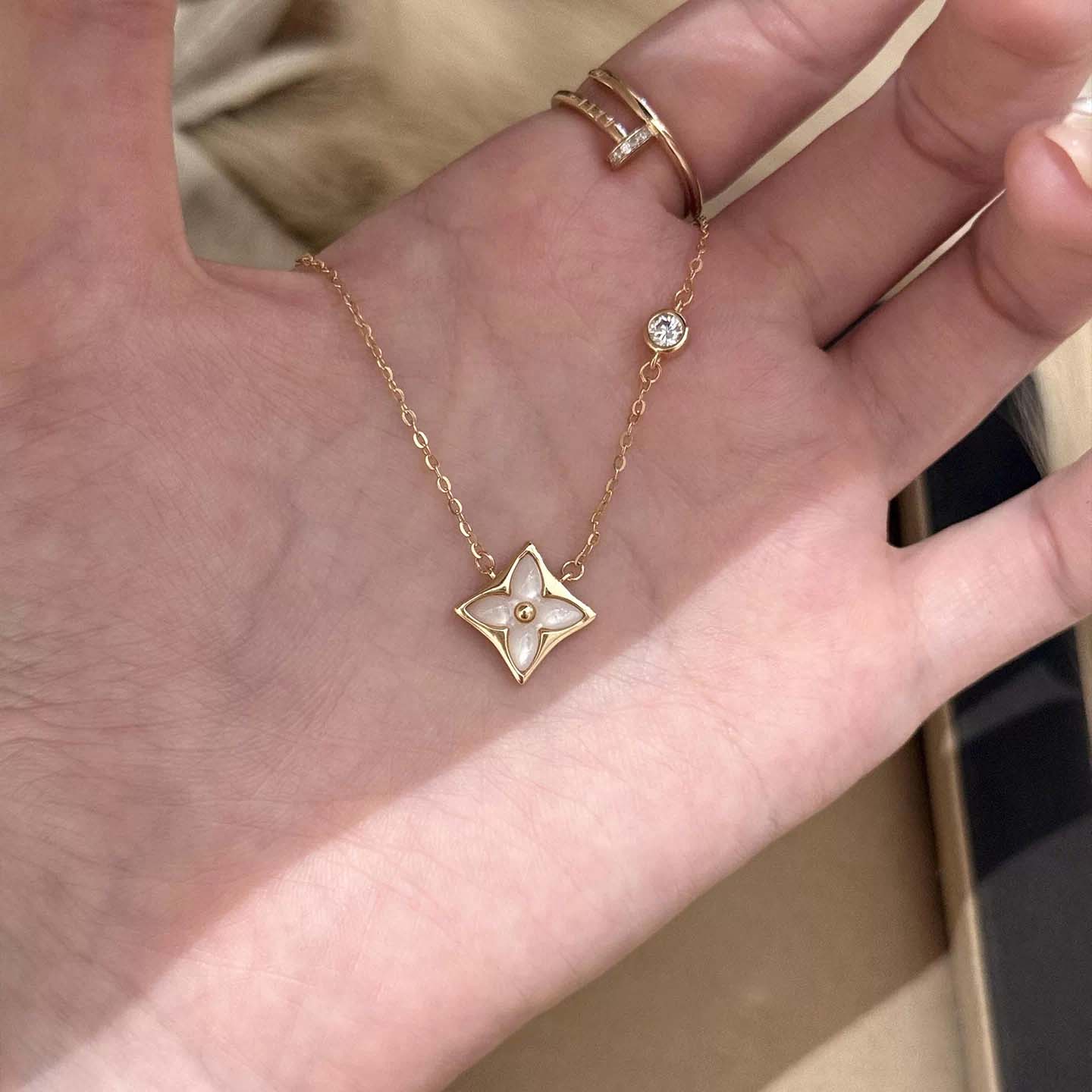 法式小香风仿白贝母四叶花项链女轻奢精致高级感锁骨链送女友礼物